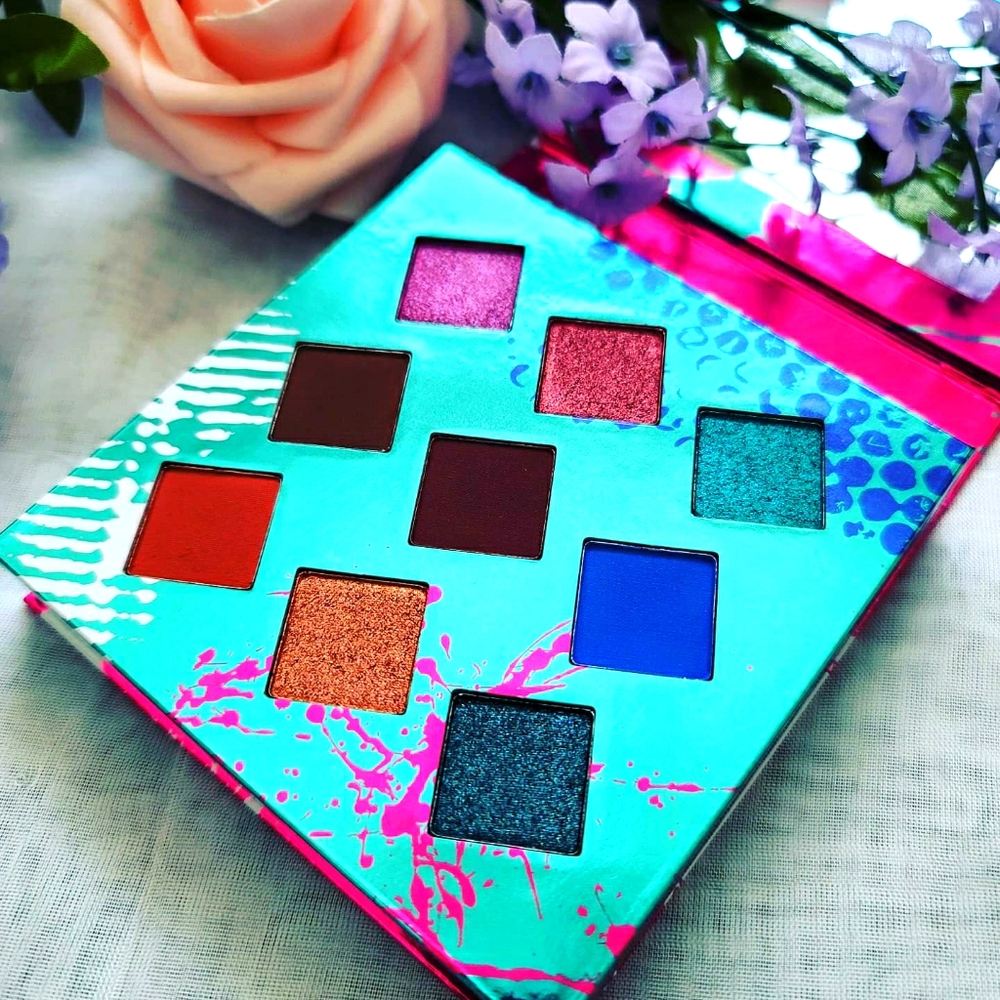 Hank & Henry Eyeshadow palette.